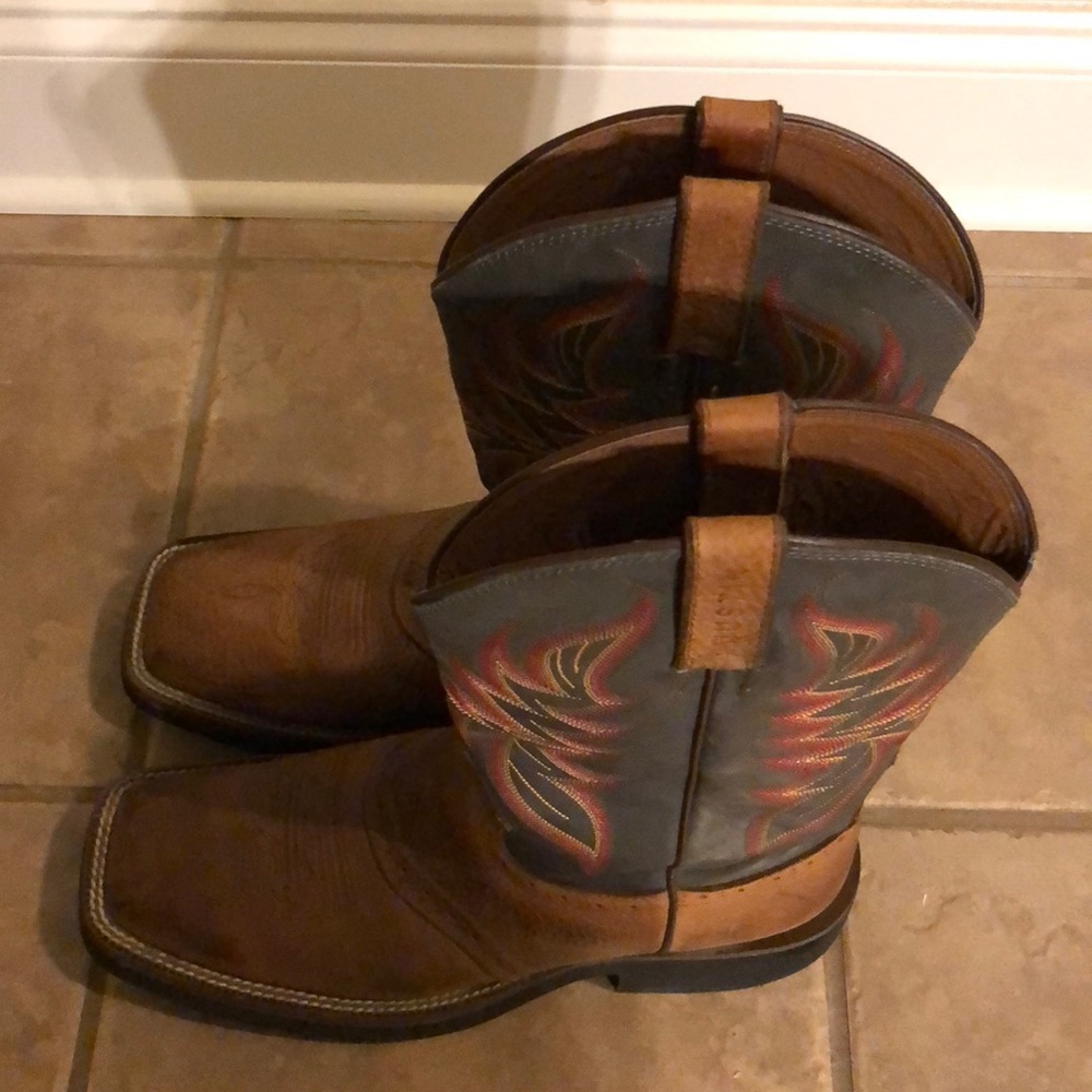 Justin Leather square toe boots with rubber sole.